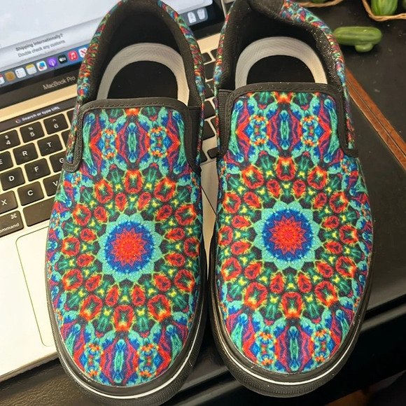 Yes We Vibe Slip on Kaleidoscope Blue Size Women's 9 - Picture 1 of 6